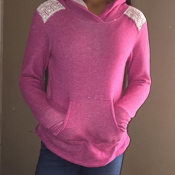 2 Sweaters - Picture 5 of 8